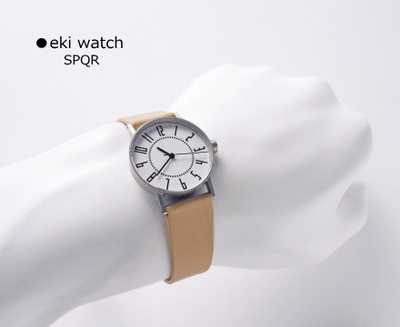 SPQR＜eki watch＞白文字盤／ベージュストラップの装着画像