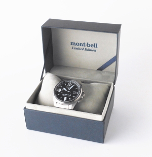 シチズンとモンベルのコラボレーション限定発売腕時計の専用BOX画像