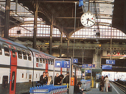 スイス国鉄駅舎のモンディーン画像