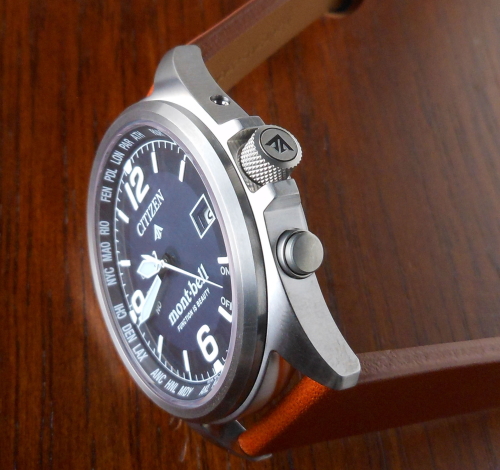 CB0171-11L/シチズンとモンベルのコラボレーション限定発売腕時計の側面拡大画像