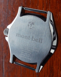 「モンベルの腕時計」ケース裏側画像