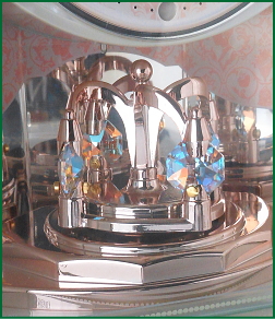 FS201W：セイコー「エンブレム」置き時計の回転飾り画像