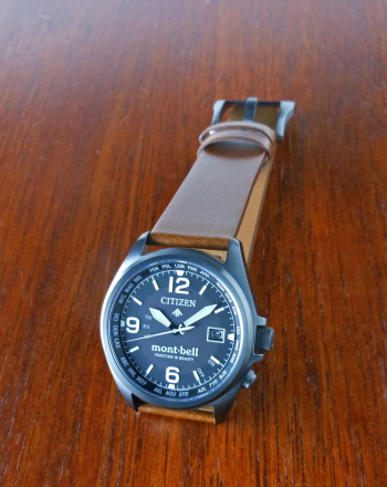 CB0177-23E/シチズンとモンベルのコラボレーション限定発売腕時計のほぼ実物大画像