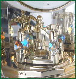 セイコー「エンブレム」置き時計の回転飾り画像